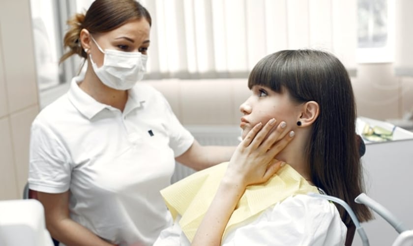 emergency dentist-our doctor is treating our patient